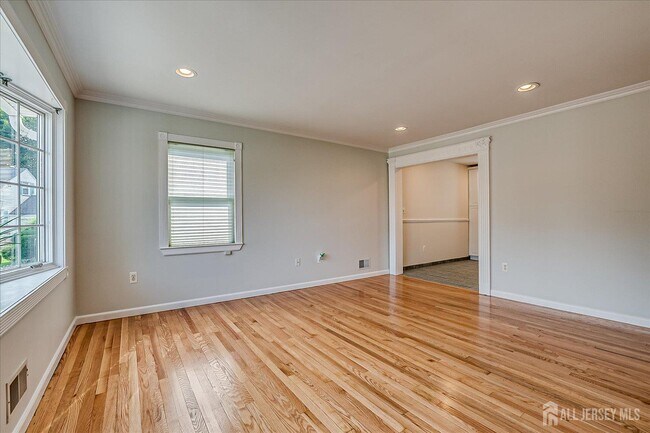 Photo - 6 Robert Cir