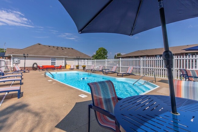 Cambridge Park Apartments Pool