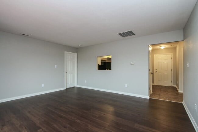 Photo - 9016 Hosta Way