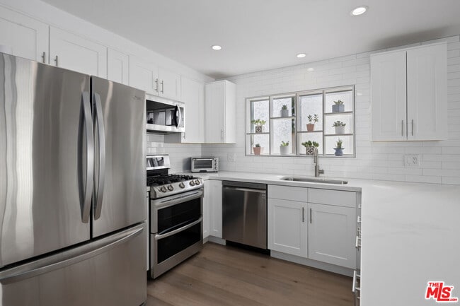 Building Photo - 1818 Butler Ave Unit 1 Rental