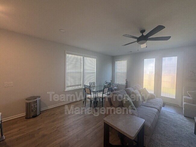 Photo - 506 Green Fern Dr