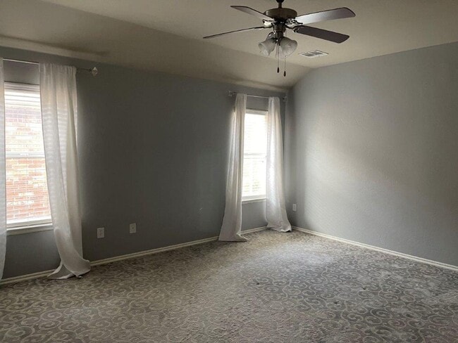 Photo - Newcastle Schools, great floor plan and ne...