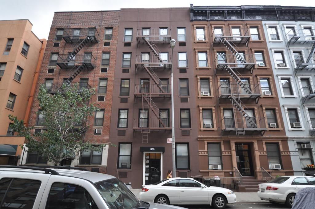 Photo - 338 E 83rd St Apartamento Unidad #1B