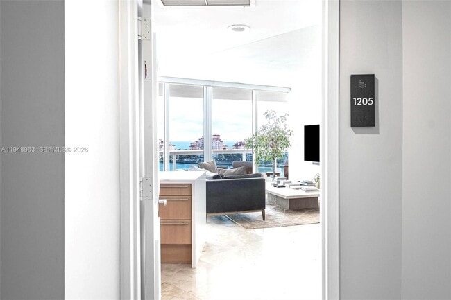 Photo - 1000 South Pointe Dr Unidad 1205