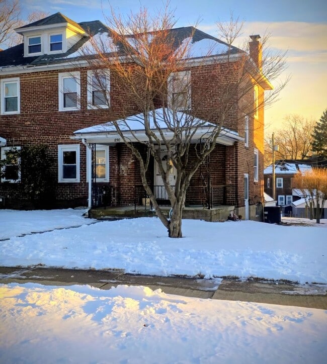 Building Photo - 3 bedroom house For Rent