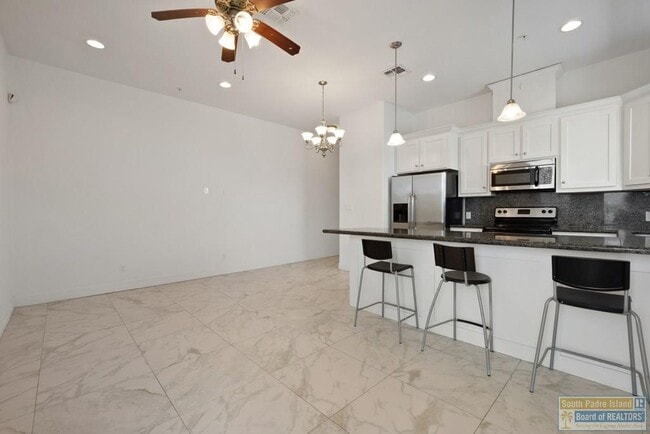 Photo - 110 E Retama St