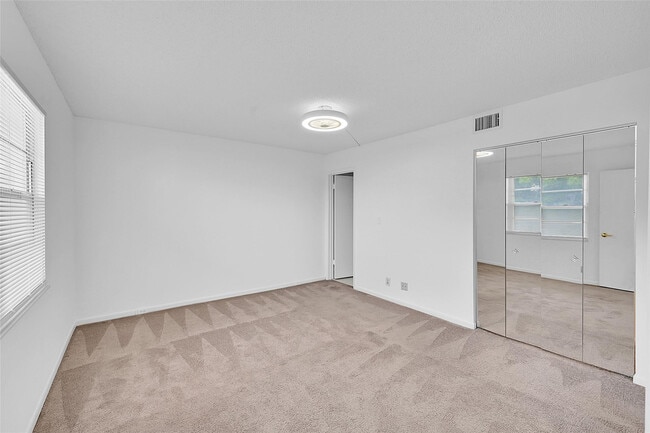 Photo - 3402 Bimini Ln Unidad F3