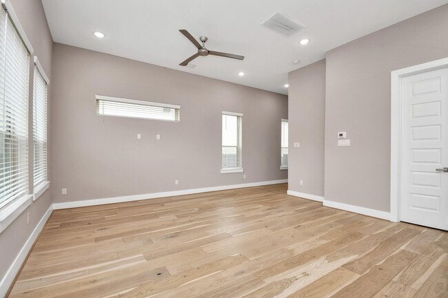 Photo - 304 Chobani Ln