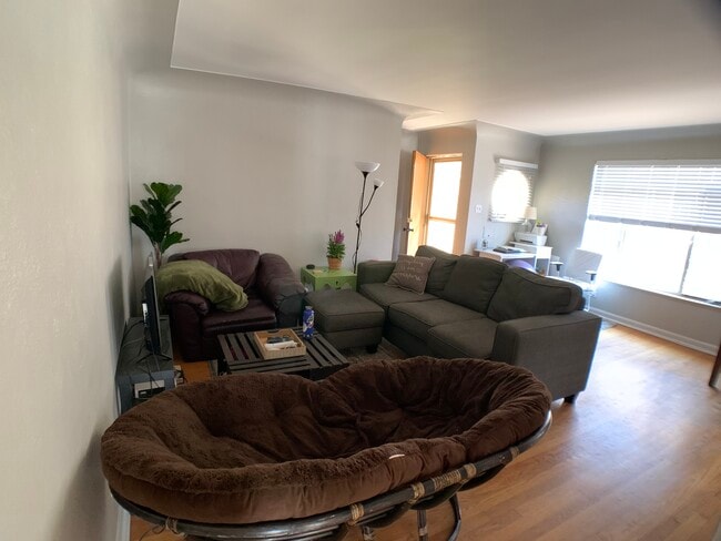 Photo - 727 Clermont St