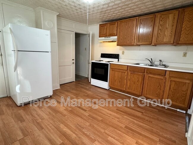 Building Photo - 120 Elm St Unit 1