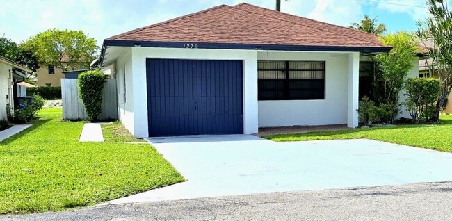 Building Photo - 1379 Summit Run Cir