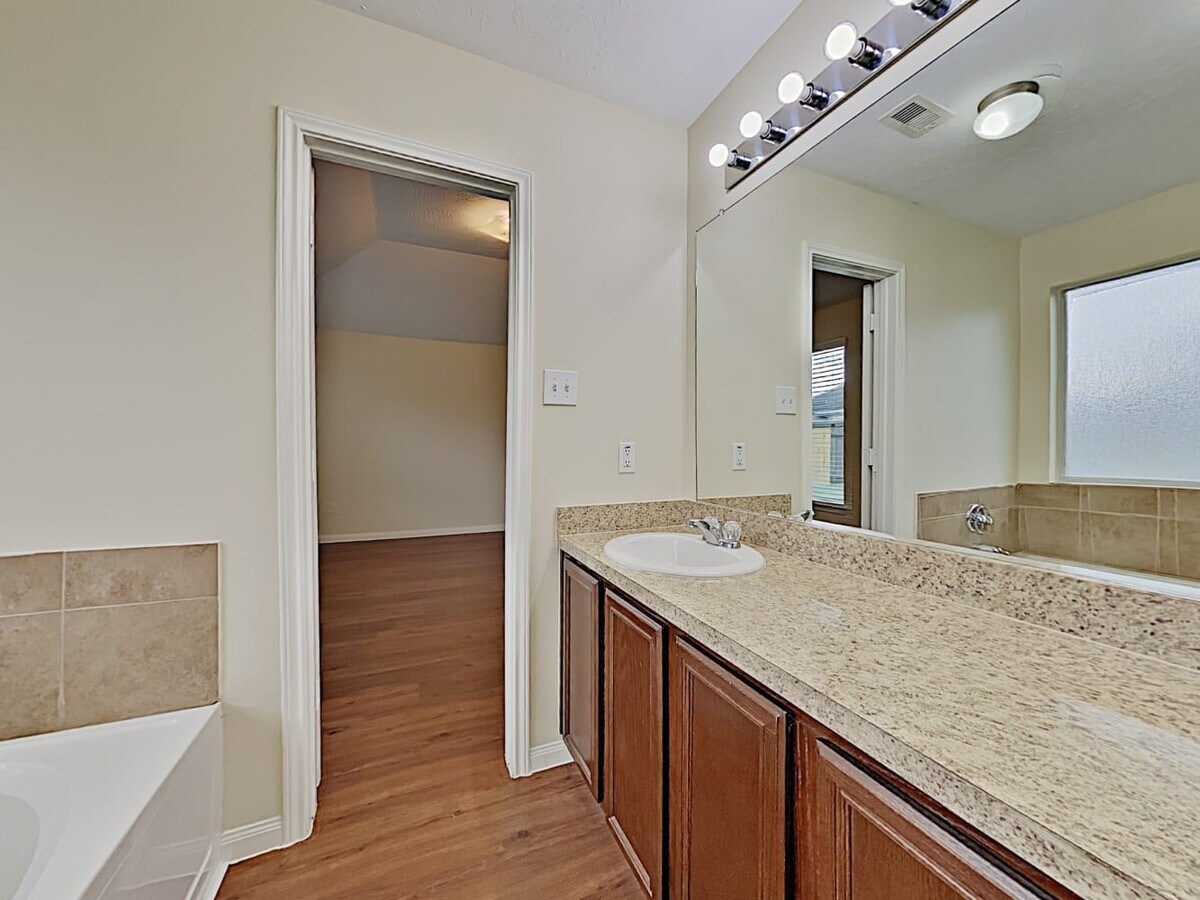 Photo - 4026 Hawthorn Glen Ct