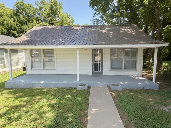Building Photo - Charming, spacious 3-Bedroom Home in Central Columbia