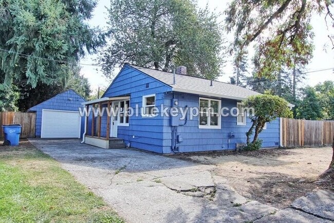 Building Photo - Updated 2 Bed, 1 Bath Bungalow in Harney H... Rental