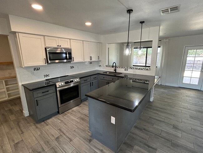 Photo - 1443 W Morrow Dr