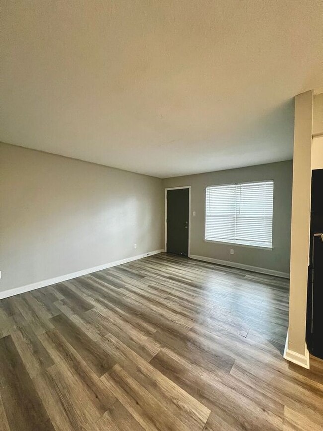 Building Photo - Newly Renovated 1bd/1ba Near University of Memphis!