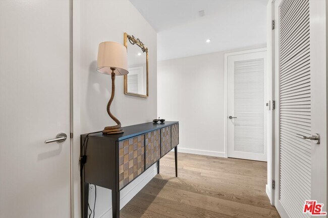 Photo - 1755 Ocean Ave Unidad 610