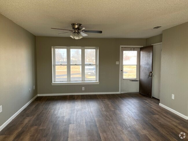 Building Photo - 708 16th St Unit A Rental