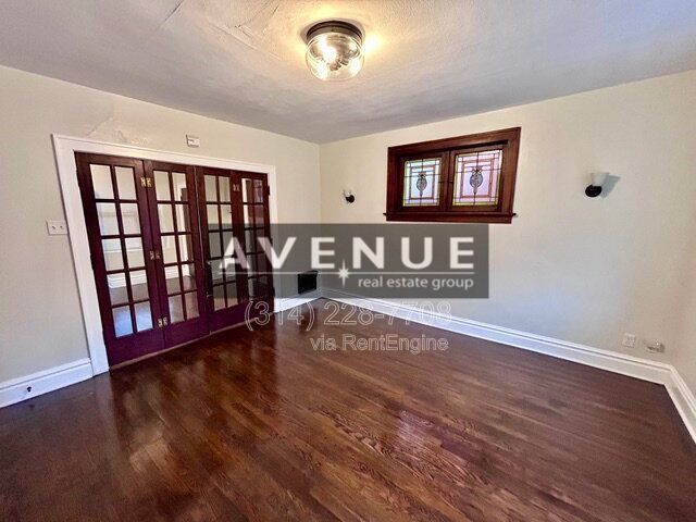 Photo - 2633 Russell Blvd