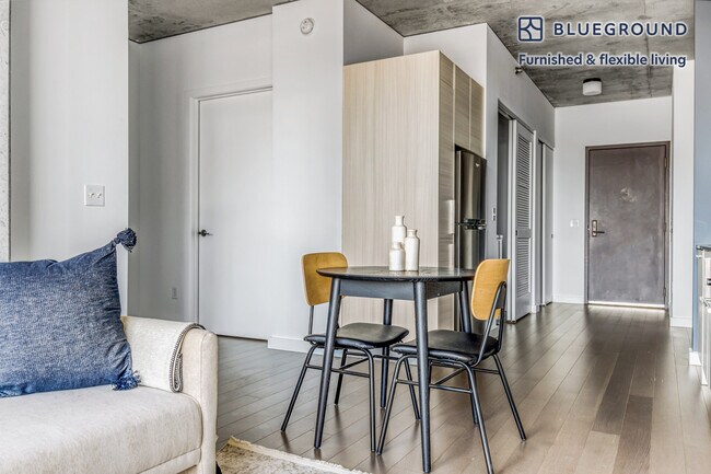 Photo - 625 W Division St Unit FL7-ID579