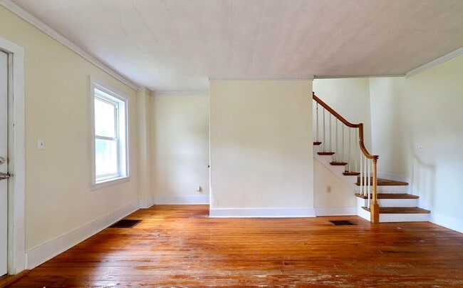 Charming 3-Bedroom Home with Office in How... - Charming 3-Bedroom Home with Office in How...