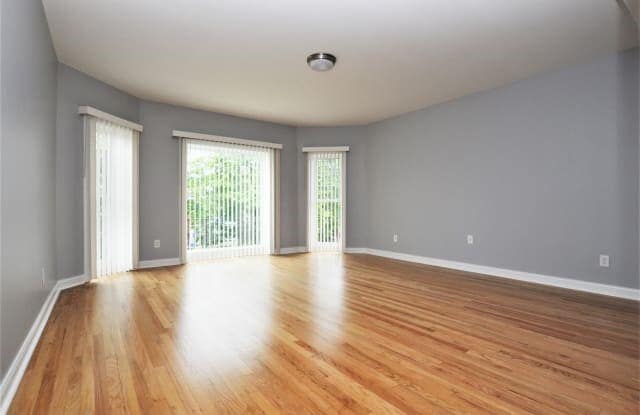 Photo - 6240 N Sacramento Ave Unit 2