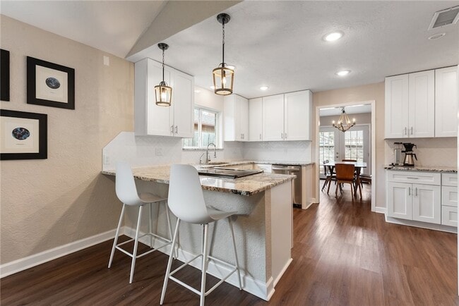 Photo - 2907 Broadmoor Dr