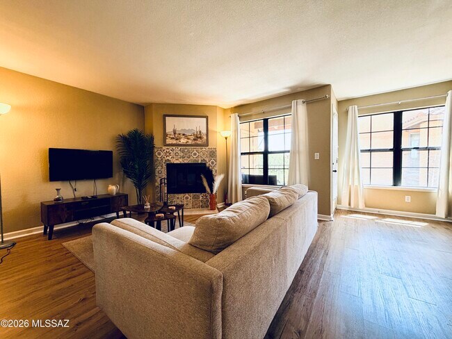 6651 N Campbell Ave Unit 240
