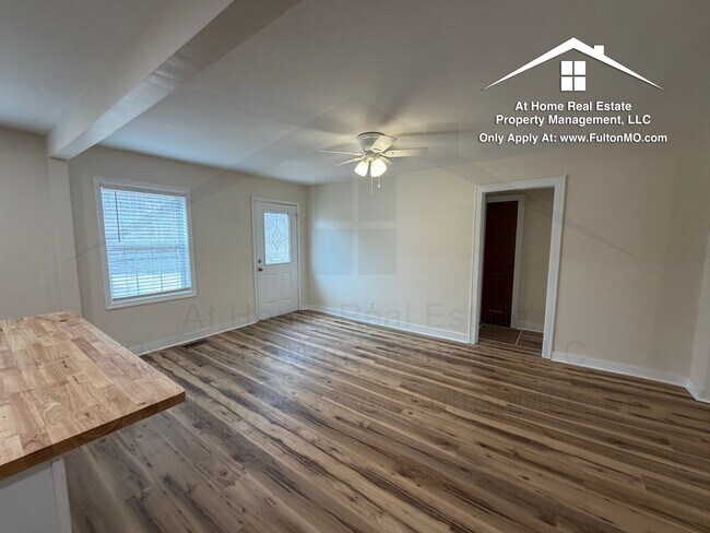 Photo - 703 W 7th St