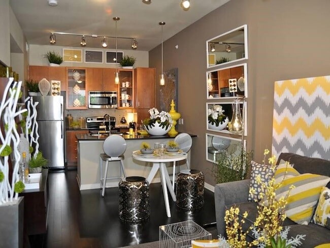 Photo - 5455 Richmond Ave.