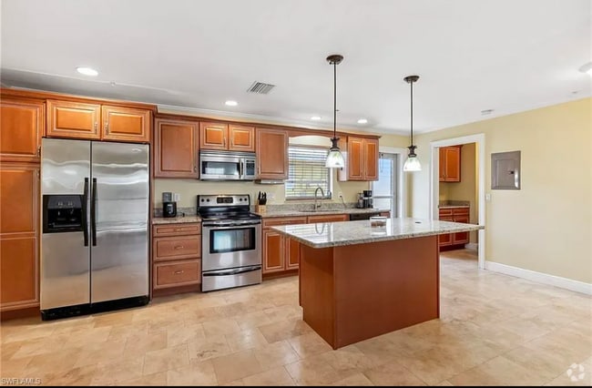 Building Photo - 4225 SE 19th Ave Unit Serenity Rental