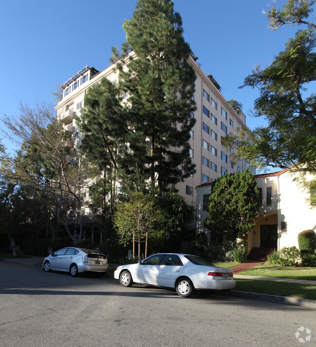 Photo - Beverly Oakhurst Apartments