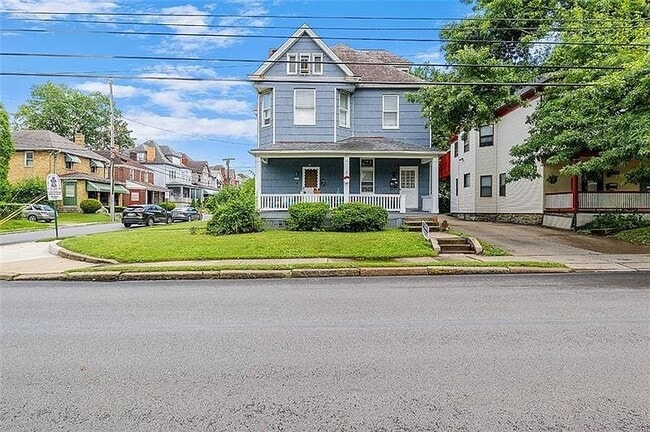 Building Photo - 1960 Crafton Blvd Unit #2 Rental