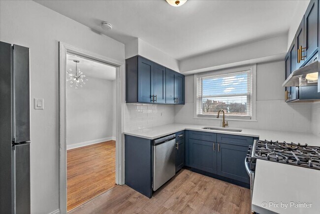 2721 W Berwyn Ave Unit 1