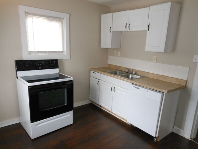 Photo - Charming 2Bed 1 Bath Home  Perfect for Families, Accepts Section 8/Housing Vouchers!