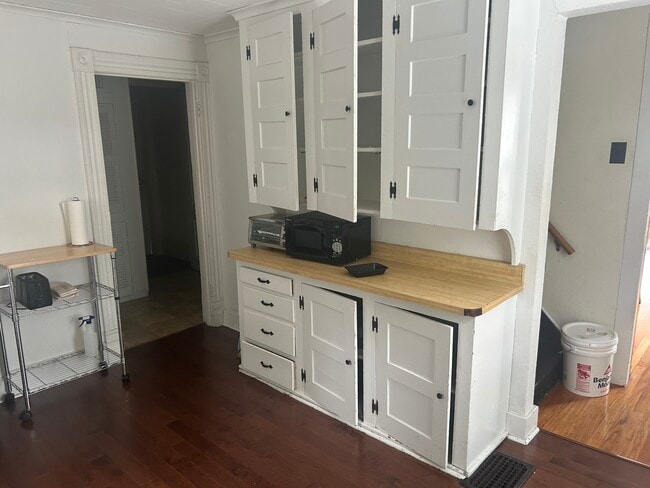 Kitchen - 305 N Lowell Ave Unit 2