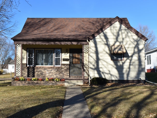 Photo - 717 Willow St