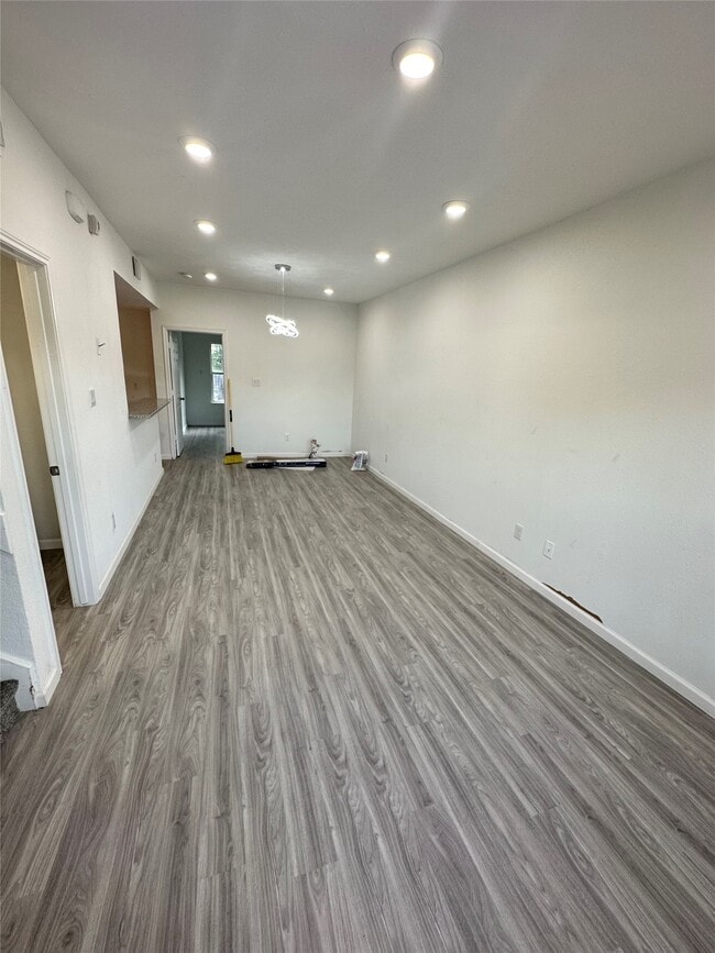 Photo - 6946 Paris St