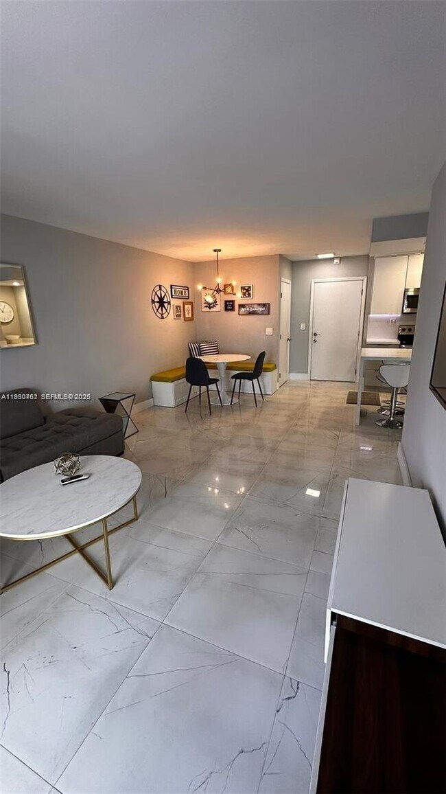 Photo - 2900 Banyan St Unidad 305