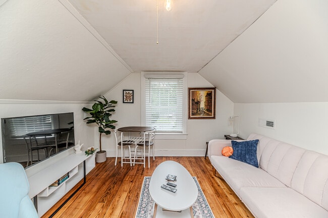 Photo - 508A W Chisholm St