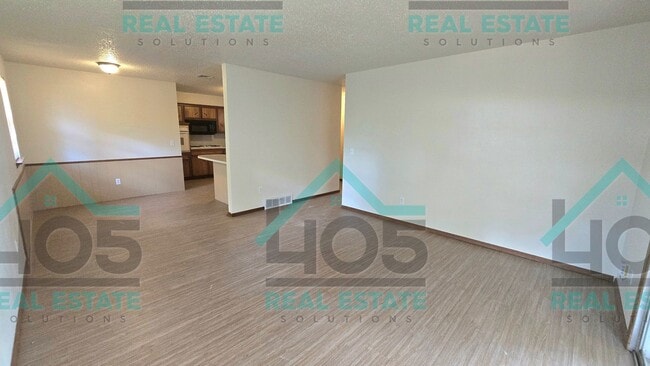Photo - 3 Bed 2 Bath with ALL the Amenities!
