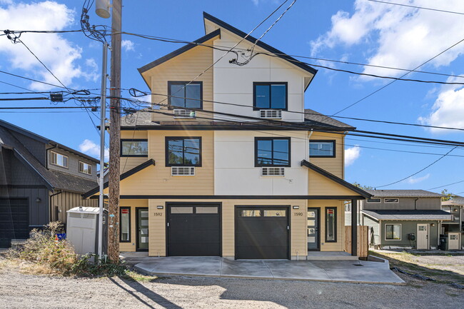 Building Photo - 1592 Walnut Alley Unit 1