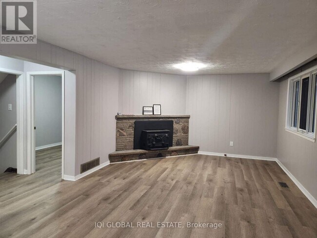 Photo - 2143 Linby St