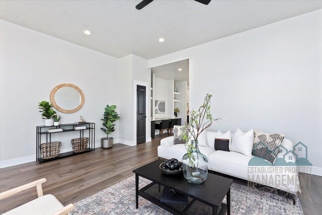 Photo - 1740 E State Ave