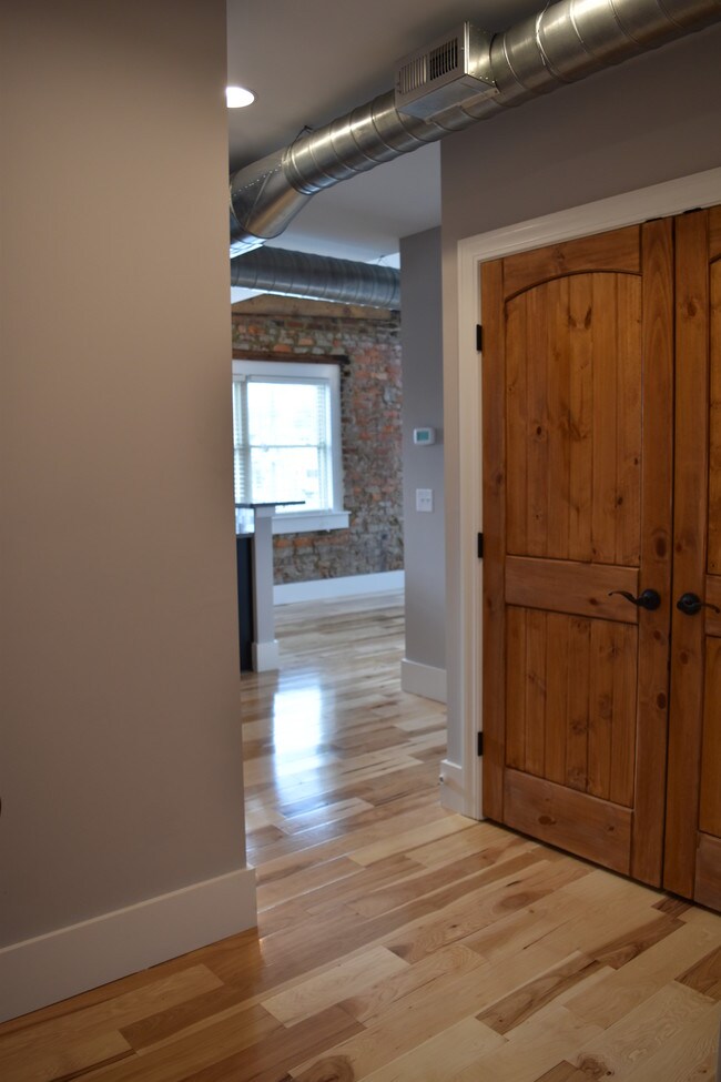 Photo - Five Star Apartments