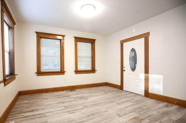 Photo - 724 Laramie St