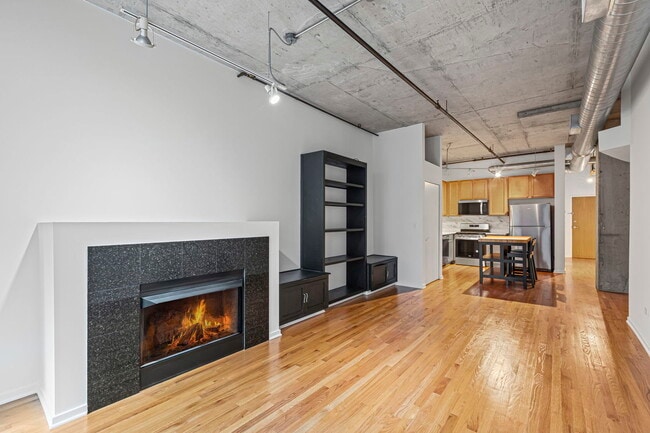 Photo - 933 W Van Buren St Unit 523