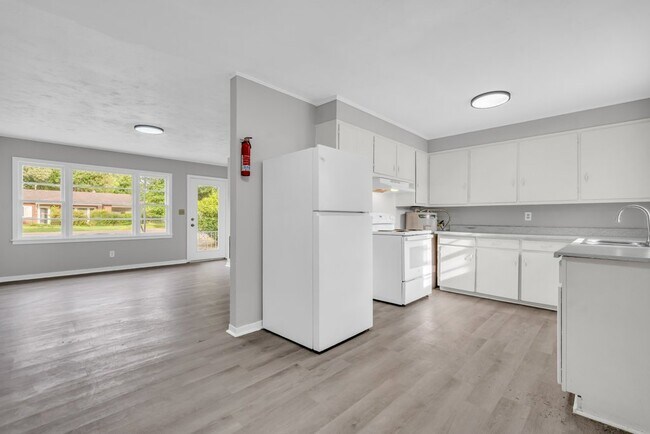 Photo - 131 Poplar St