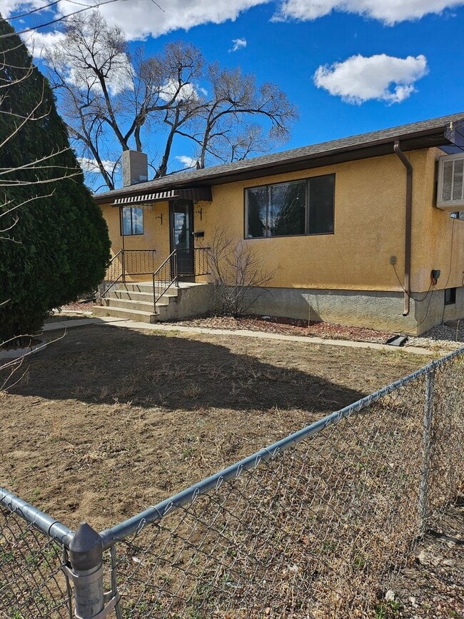 Photo - ALL PROSPECTIVE TENANTS MUST SUBMIT A ON LINE APPLICATION AND BE PRE-QUALIFIED PRIOR TO ANY SHOWI...