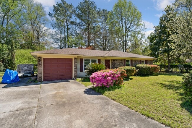 Photo - AVAILABLE NOW! (Pet Friendly)